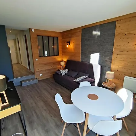 Renove 2p Avec Balcon Sud, Front De Neige, Au Pied Des Pistes - Fr-1-292-64